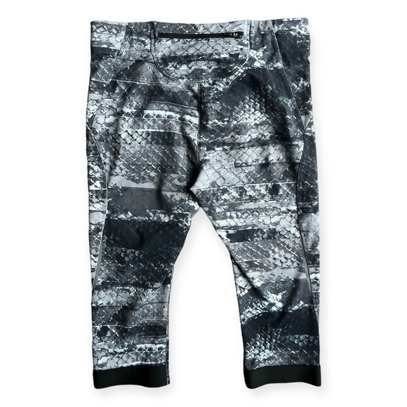 The North Face Motus II Capri Compression Tight Reptile Asphalt Gray, Medium - Picture 3 of 12